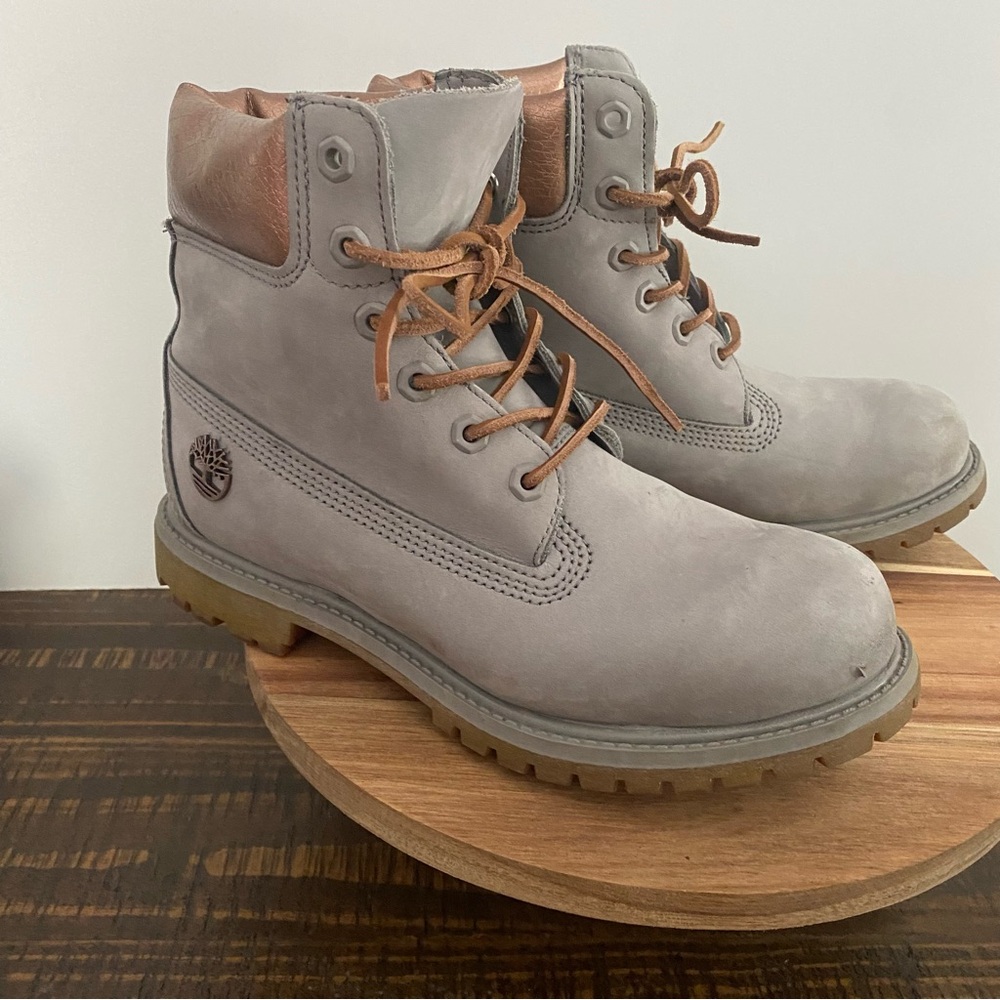 Women's Timberland Size 8 Gray Metallic 6 Inch Premium Leather Boots GUC